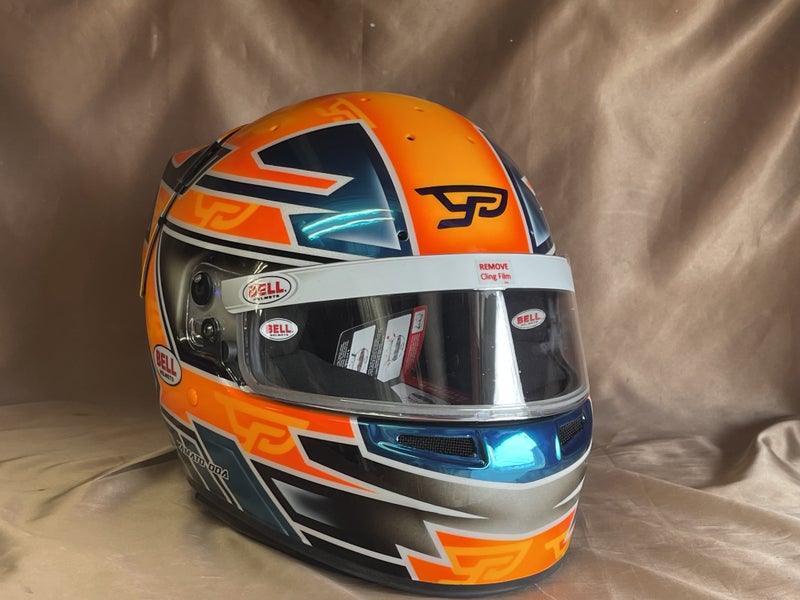 BELLの4輪用ヘルメット塗装 正面